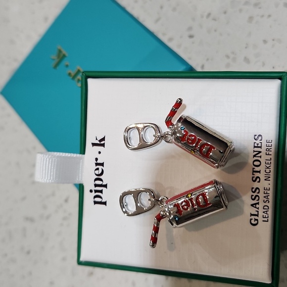 🔹️ Piper K 🔹️Glass Stones Diet Soda Can Earrings NWT ✨️🤍 - Picture 3 of 3